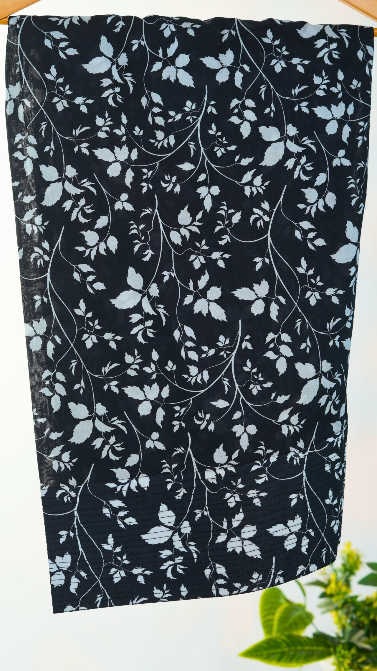 Siyah Zaad Printed: Floral Lawn Suit | Stylish Casual Dresses for Women